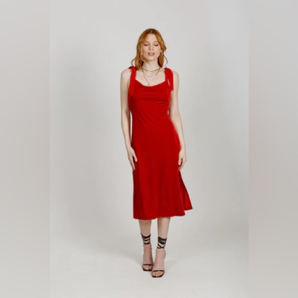 NWT Band Of The Free LORNA RED VELVET MIDI DRESS Tie Shoulder straps Side Slit - Picture 2 of 4